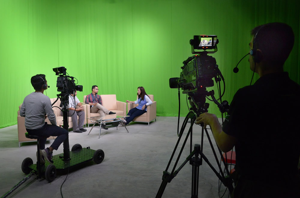 Étudiants MMI travaillant sur un projet